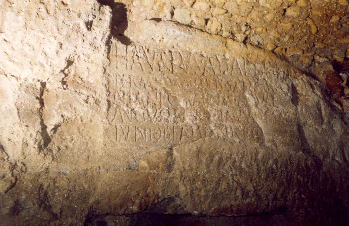 Serra di marijuana nella Grotta dello Scalandrone nel sito archeologico di Bacoli: due arresti