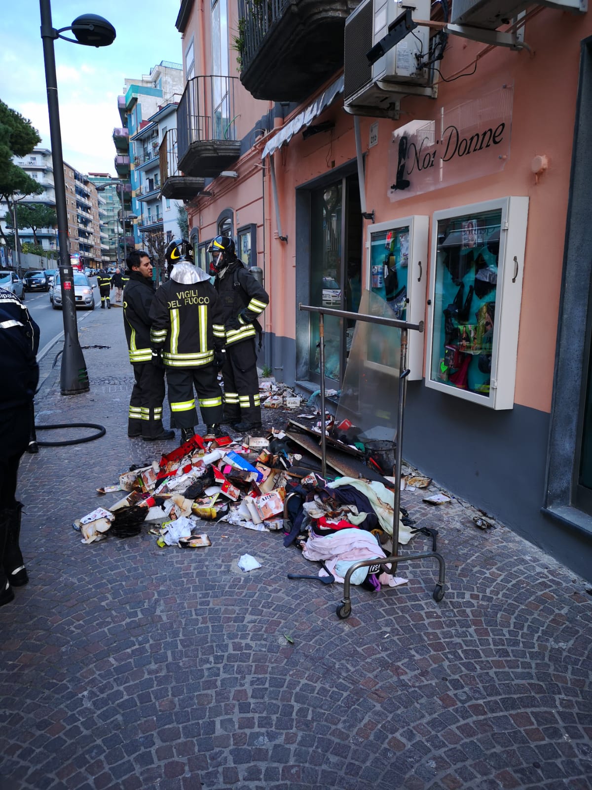 San Giorgio a Cremano: incendio in un negozio di abbigliamento per bambini