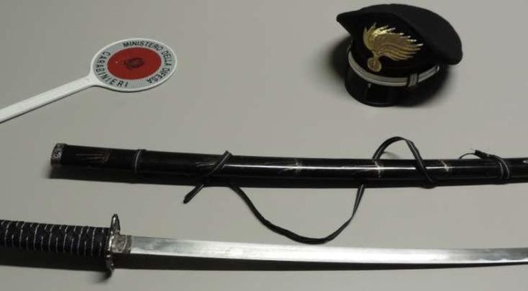 Napoli, riduce in fin di vita con un colpo di katana il nuovo compagno della ex: arrestato