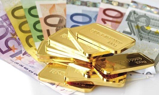Scoperti in un box un milione in lingotti d’oro e denaro: fermato un imprenditore