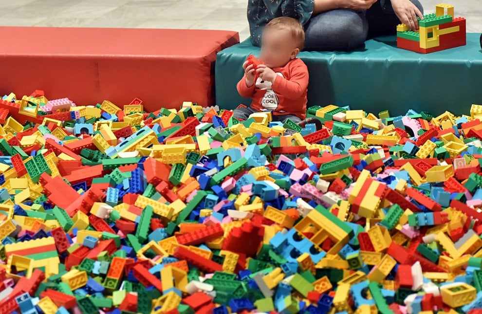 Boscoreale, bimbo di 4 anni muore soffocato da un mattoncino delle costruzioni Lego