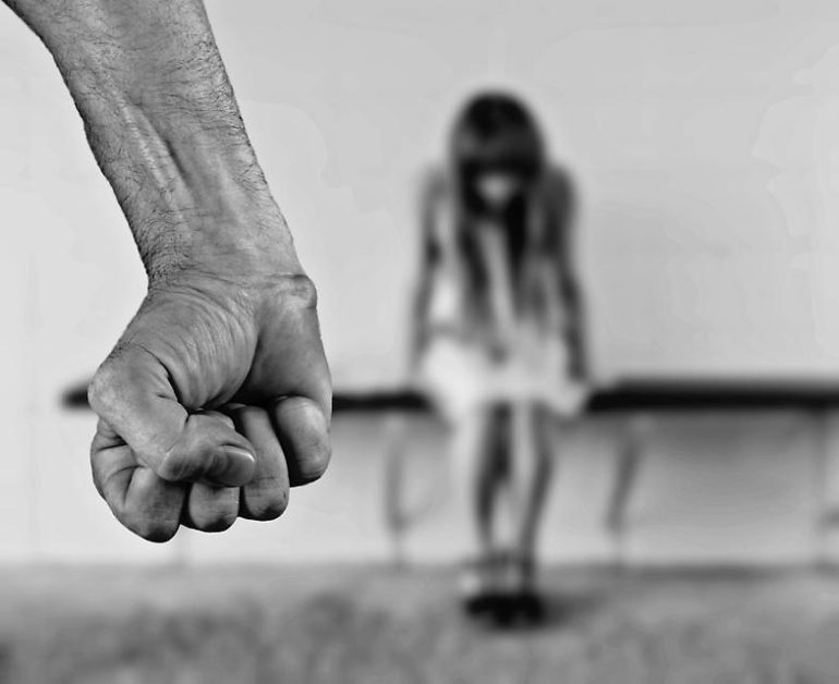 Scafati minaccia di morte ex moglie e datore di lavoro: misura cautelare per l’uomo