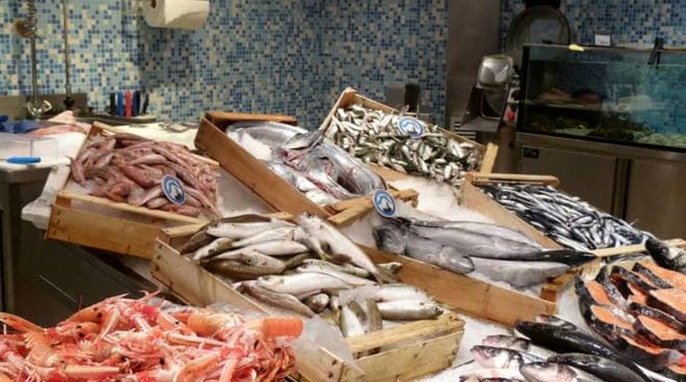 Napoli, controlli della Finanza: niente scontrini nel 65% delle pescherie