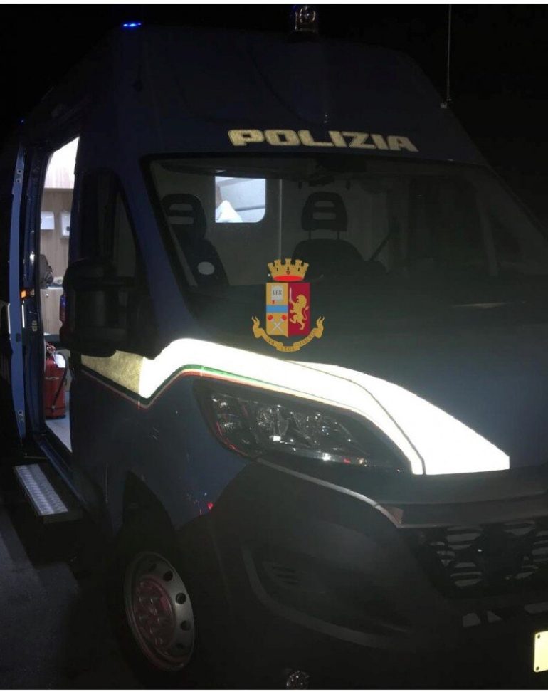 Napoli, blitz di polizia e vigili nella Movida di Bagnoli: sequestri, multe e denunce