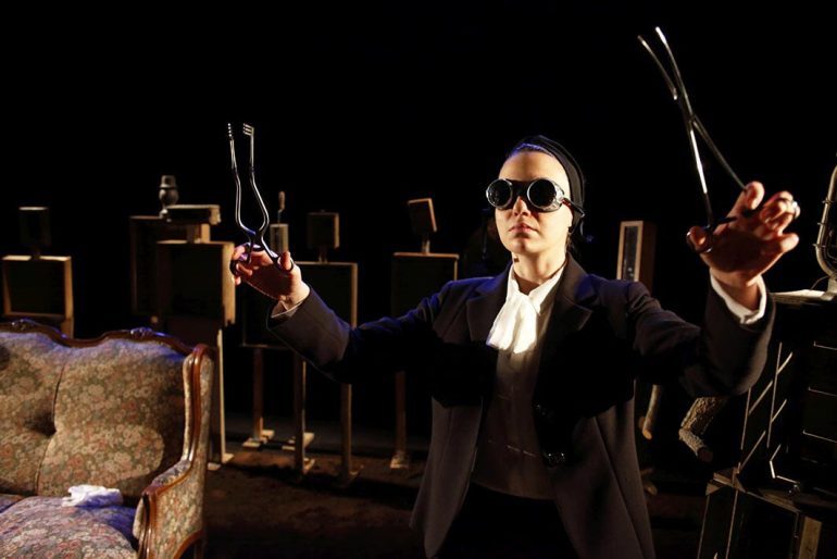 ‘La buona educazione’ per la Stagione Mutaverso Teatro. Prima e unica data in Campania, venerdì 11 gennaio