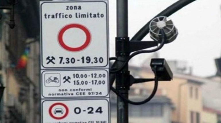 Manovra: via libera a veicoli elettrici e ibridi in Ztl e isole pedonali