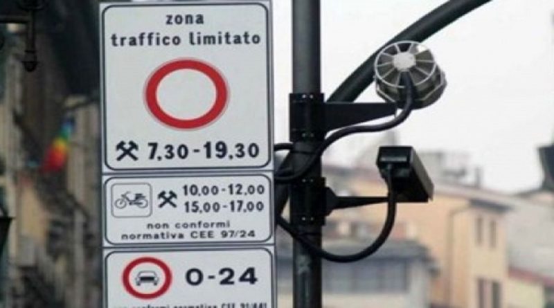 Napoli, oltre 400 passaggi in Ztl senza permesso: fermato conducente