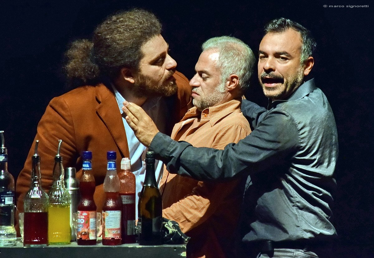 Al Nostos Teatro il dolceamaro racconto di un rapporto amoroso a quattro: ‘Caipirinha Caipirinha’