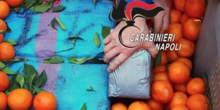 Oltre una tonnellata di hashish nascosta nelle casse di arance e cipolle: arrestati 3 autotrasportatori di Marano