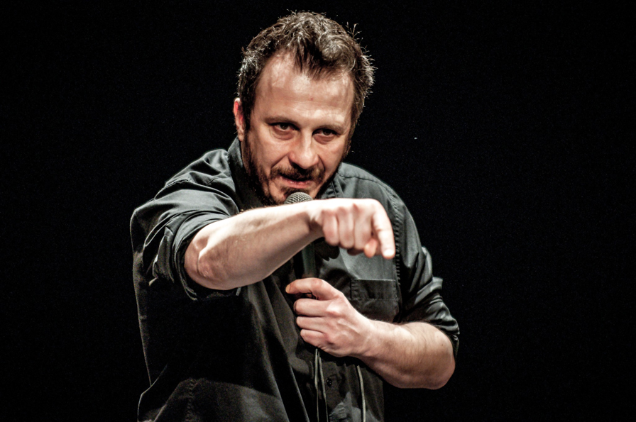 Giorgio Montanini in ‘Quando stavo da nessuna parte’, il suo nuovo spettacolo in scena al Teatro Nuovo di Napoli