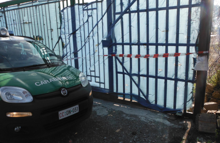 Sequestrata discarica abusiva con oltre 700 kg di amianto nel salernitano: una denuncia