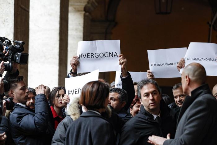 Caso Diciotti, la Giunta dice No al processo a Salvini. M5s: ‘Chi non è d’accordo lasci’
