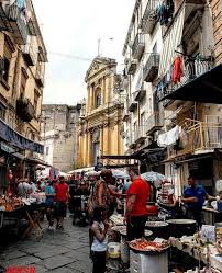 Napoli, i vigili sequestrano ‘bionde’ e scarpe contraffatte al Buvero