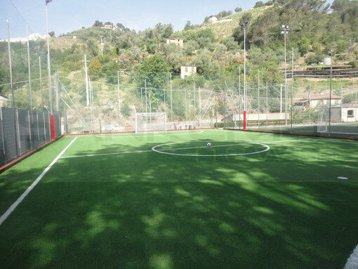 Gioca a calcetto a 74 anni e muore d’infarto sul campo