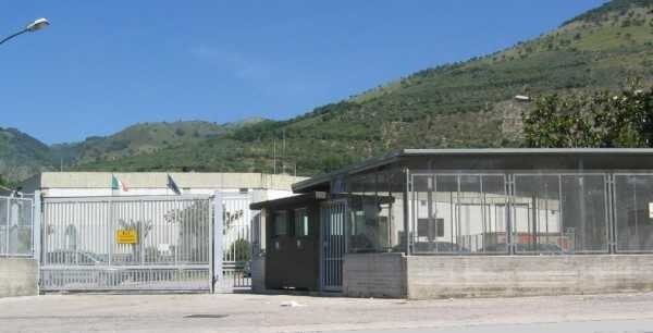 La polizia penitenziaria scopre un microtelefono  nel carcere di Arienzo