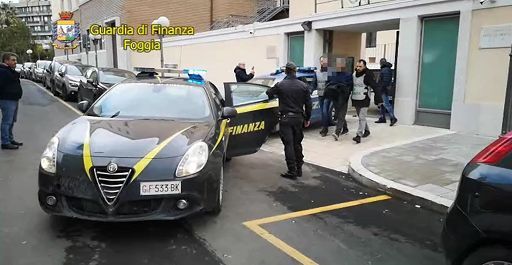 Rapine, bombe e guerra tra i clan: 16 arresti a Foggia