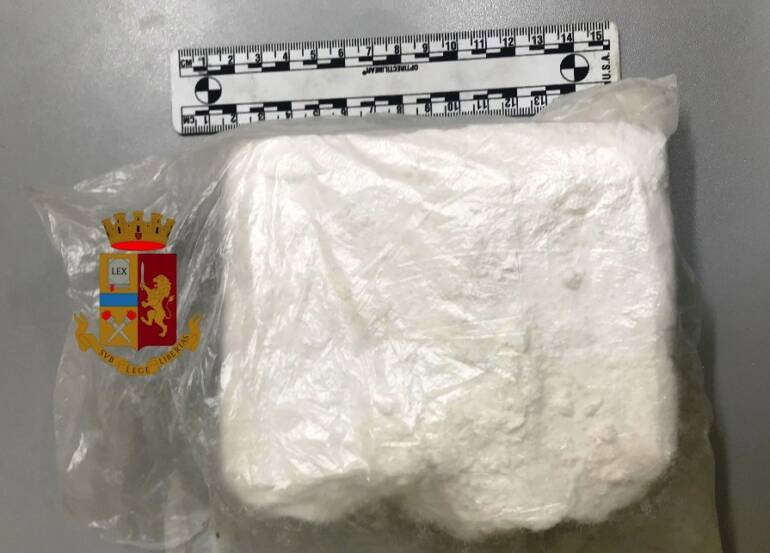 Acerra, in moto con mezzo chilo di cocaina inseguiti dalla polizia scappano contromano