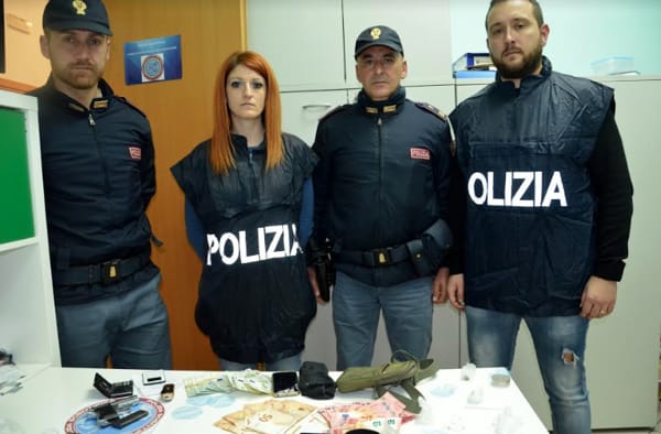 Un supermarket dello spaccio all’interno del casolare: 6 arresti nel Casertano