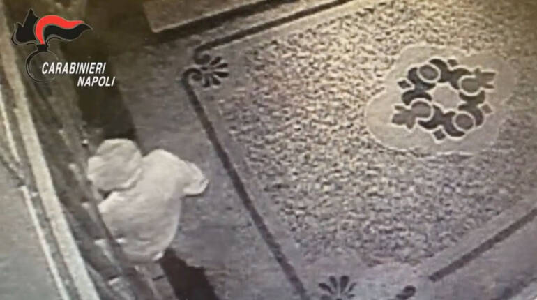 Napoli, scassinò la pizzeria Brandi ai Quartieri: arrestato. IL VIDEO