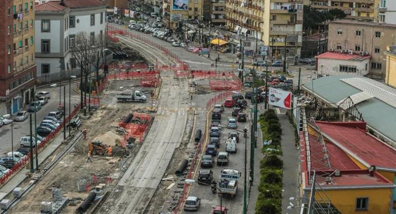 De Luca: ‘La Regione perderà 23 milioni di euro per i ritardi nei lavori di via Marina’