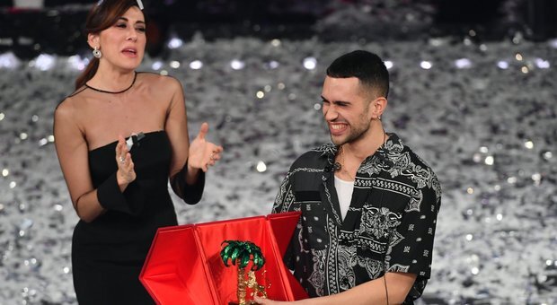 Sanremo, a sorpresa vince tra polemiche e contestazioni lo ‘straniero’ Mahmood’