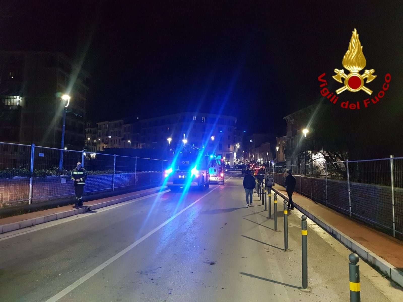 Napoli, lasciata dal fidanzato nel giorno di San Valentino, tenta il suicidio dal ponte di Chiaiano: salvata da vigili e carabinieri