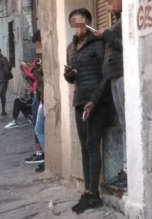 Napoli, in via Tribunali dopo le ‘stese’ arrivano anche le prostitute