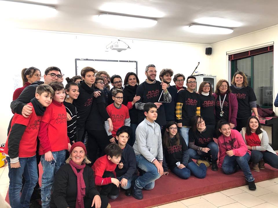 Napoli, a Scampia la tuba di Gianmario Strappati in scena con l’orchestra ‘Musica Libera Tutti’