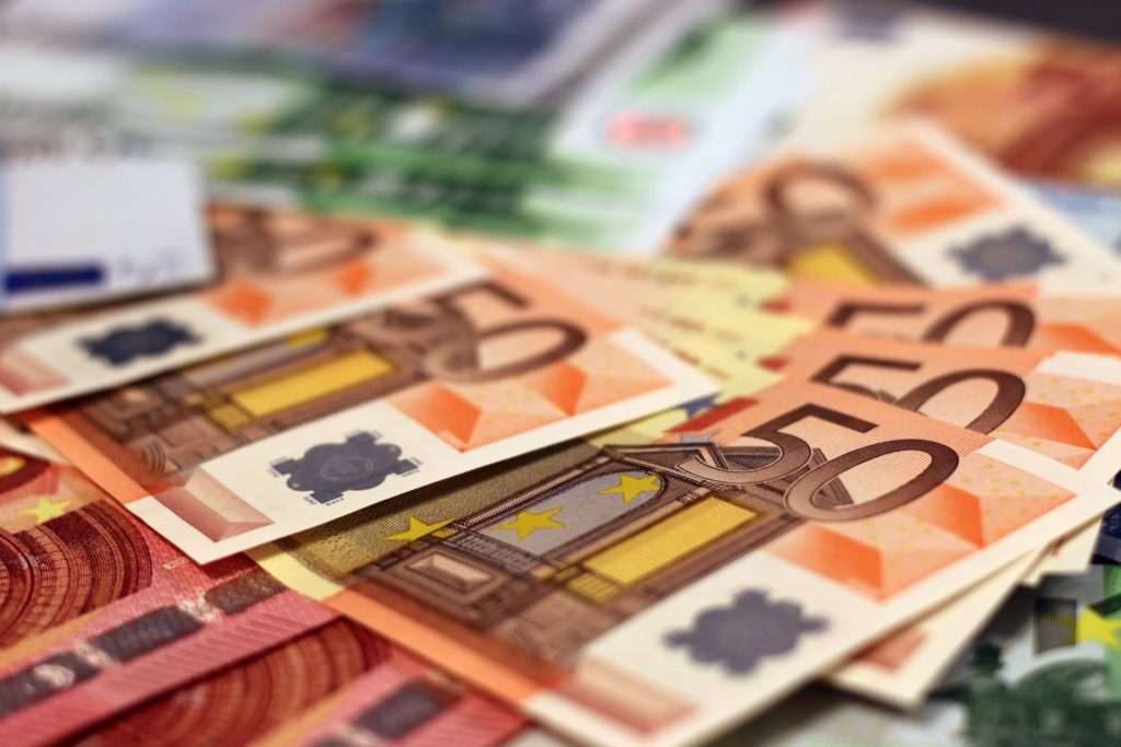 Imbrogliano le banche con conti correnti e soldi sporchi: quattro nei guai perquisizioni a Caserta