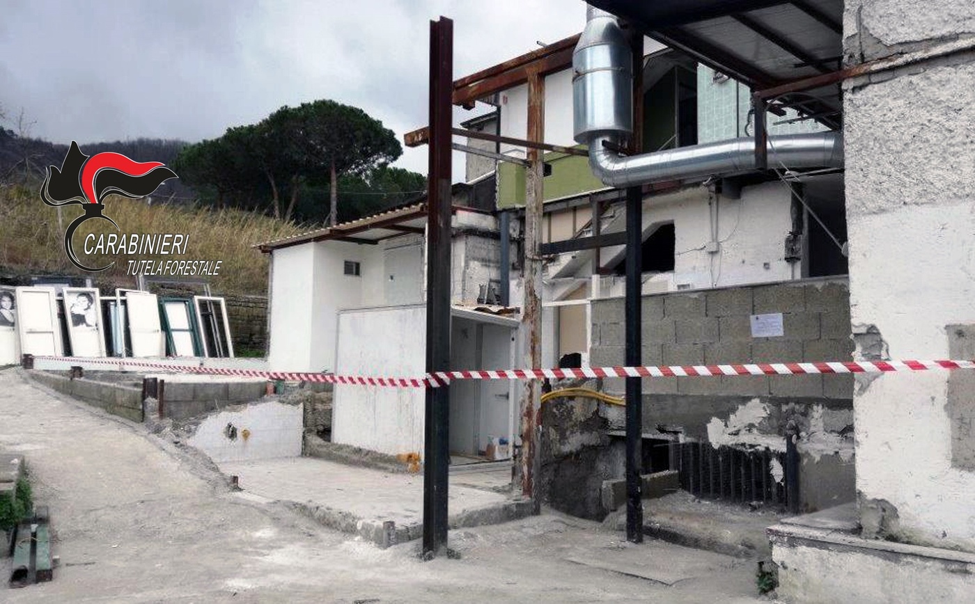 Controlli nei comuni nel Parco del Vesuvio: 18 denunce per abusi edilizi