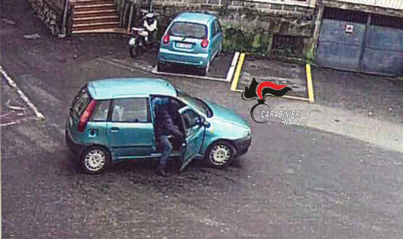 Vico Equense, evadono dalla comunità e rubano auto per tornare a casa: arrestati