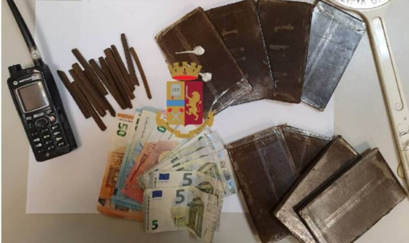 Napoli, controllava lo spaccio nel quartiere Mercato: arrestato Cervasio