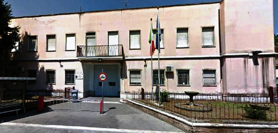 Cassino, 3 detenuti devastano alcune celle del carcere