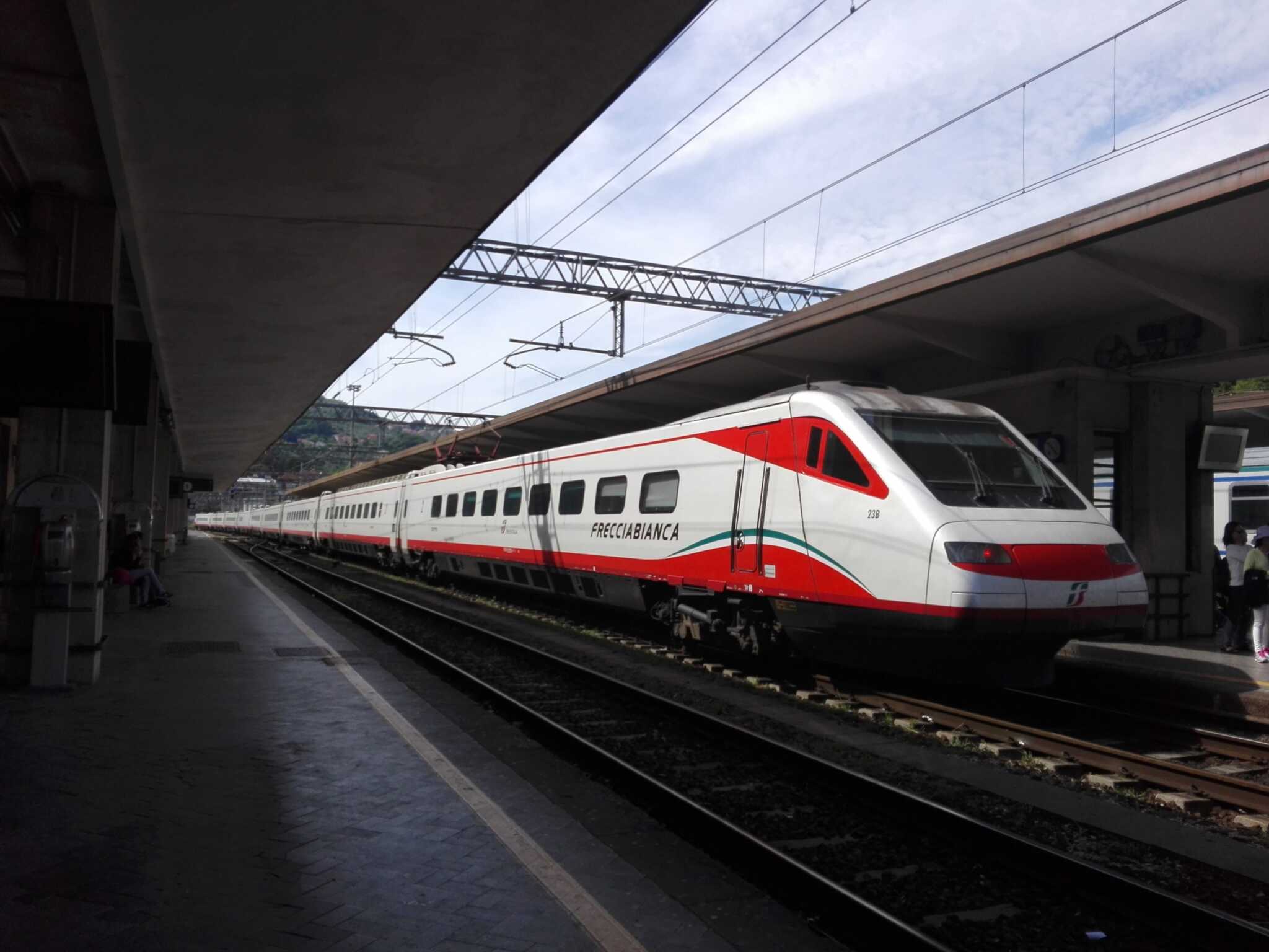 Terremoto in provincia de L’Aquila, sospese le linee ferroviarie: l’Alta Velocità Roma-Napoli procede con limitazione