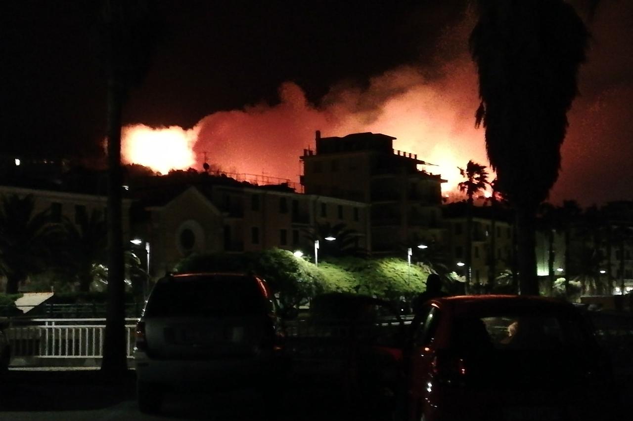 Vasto incendio: sequestrato un cavo di traliccio Enel
