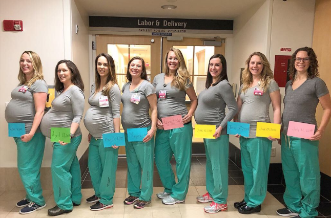 Tutte le infermiere incinte nello stesso reparto, la foto virale sul web