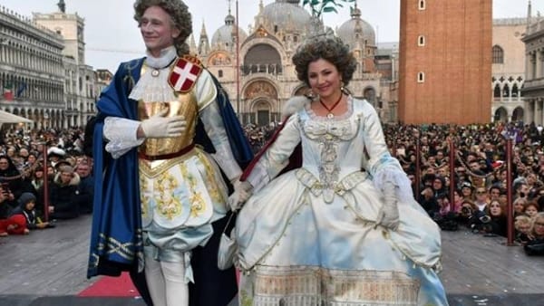 Il vestito che ha vinto la sezione “Matrimonio all’Italiana” al Carnevale di Venezia ‘ospitato’ alla Reggia