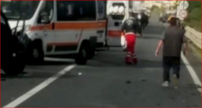 Battipaglia, ancora sangue sulle strade: Antonio si schianta contro un camion e muore