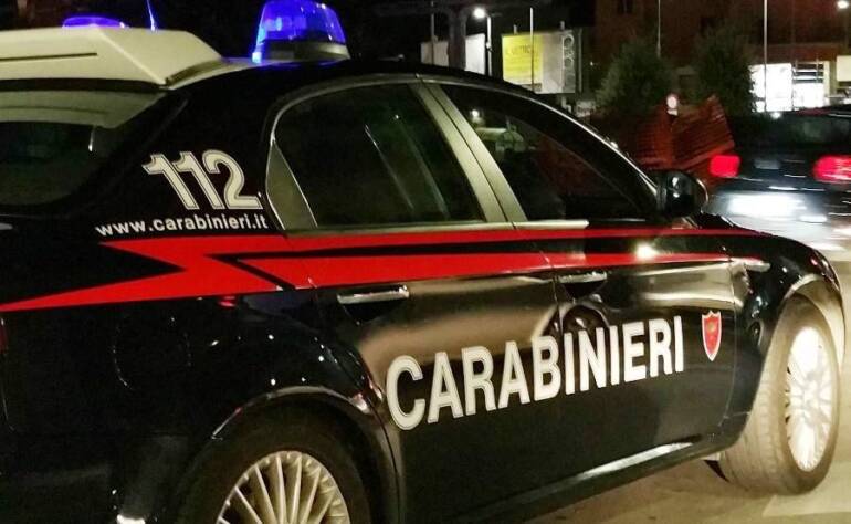 Armato di pistola davanti ad un supermercato: 35enne di Nocera arrestato a Bologna