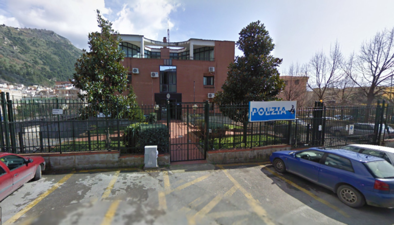 Picchiano e accoltellano un coetaneo, denunciati per tentato omicidio due pregiudicati di Sarno