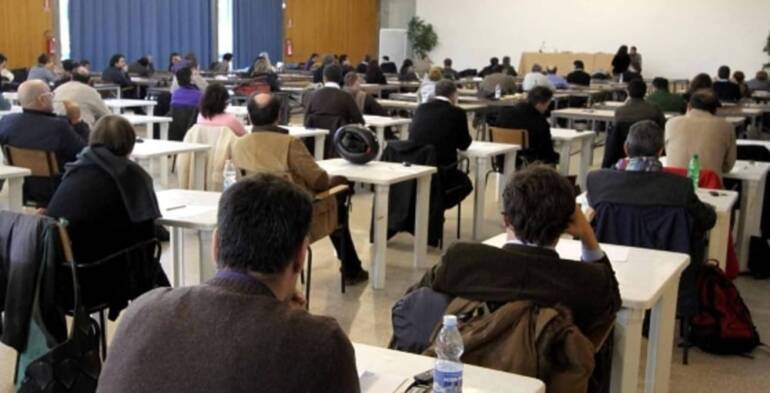 Il Tar sospende il concorsone della Regione Campania: violato l’anonimato