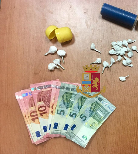Da Napoli a Caivano a vendere cocaina: preso 18enne