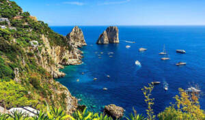 sosta selvaggia ai faraglioni