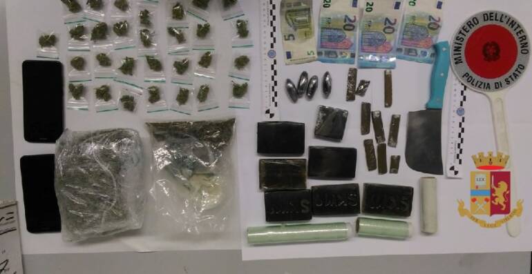 Frattamaggiore, aveva in casa un chilo di droga: arrestato 33enne