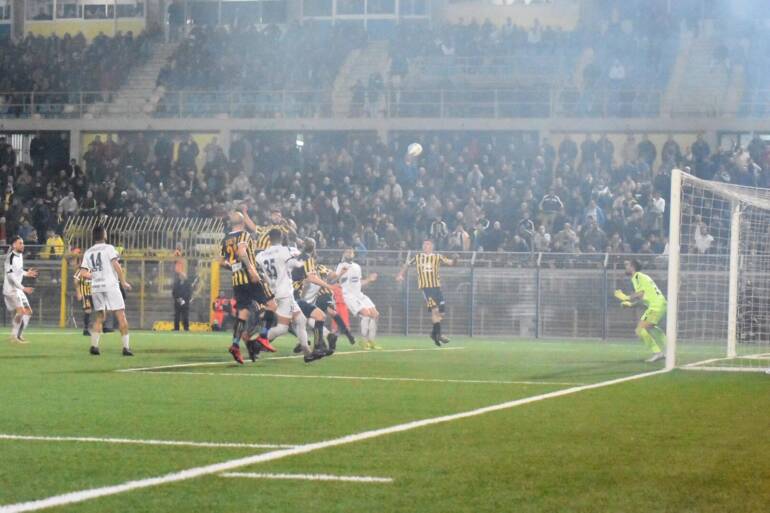 La Cavese frena la corsa della Juve Stabia