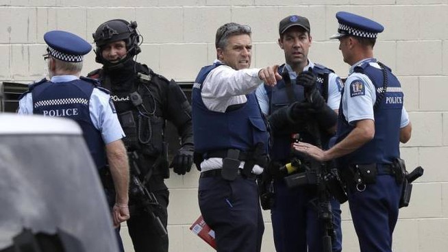 Attacco terrorista nel nome di Luca Traini in due moschee in Nuova Zelanda: almeno 40 morti
