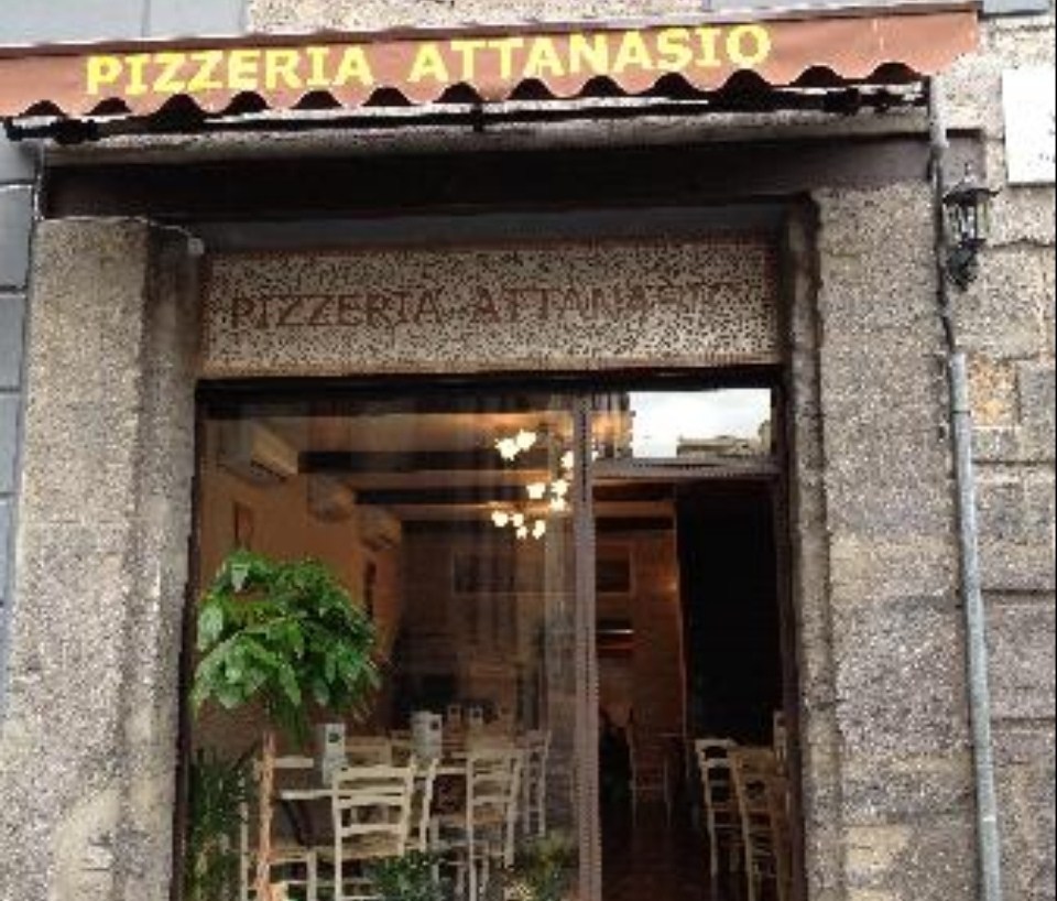 Napoli, nuovo assalto ai Tribunali: tre furti in due pizzerie e un panificio