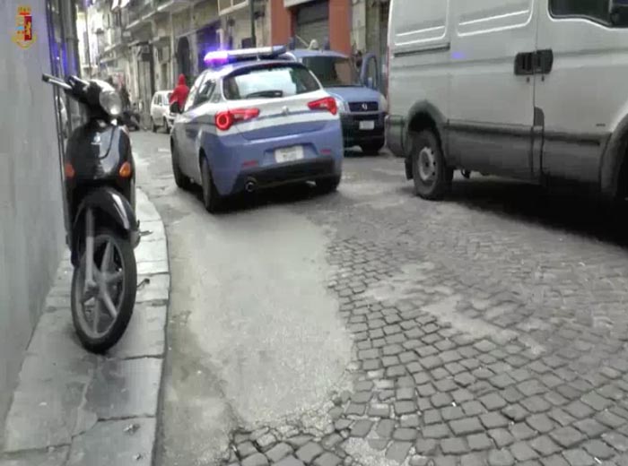 Incita i residenti del quartiere Forcella alla rivolta con un video su Fb: denunciato 34enne napoletano