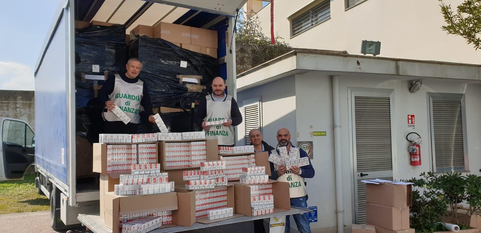 Intercettato il carico di 3 tonnellate di sigarette di contrabbando: arrestato pregiudicato napoletano. IL VIDEO