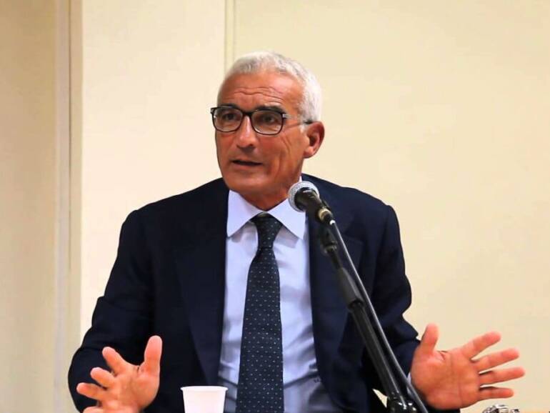 Casoria, assunta al Comune la cognata del vice presidente della Regione Campania e sui social scoppiano le polemiche